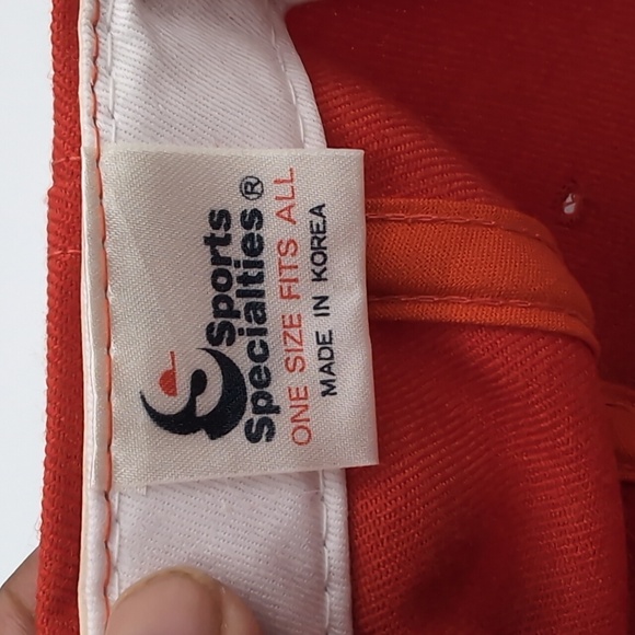 NFL| NWOT Vintage Tampa Bay Buccaneers Red Sports Cap Snap Back Green Brim - Picture 8 of 12